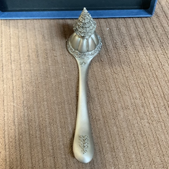 Fort Pewter Christmas Tree Candle Snuffer - Picture 4 of 7